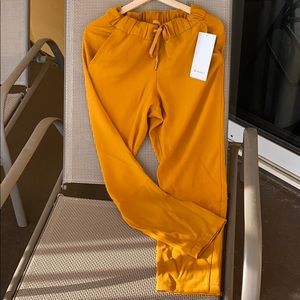 Lululemon on the Fly Pant. Woven